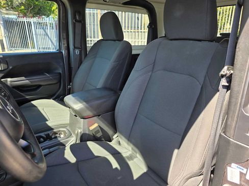 Used 2018 Jeep Wrangler Sport AWD/4WD image 16