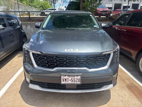 Used 2024 Kia Sorento LX FWD image 2
