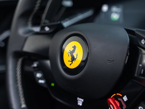 Used 2024 Ferrari SF90 Spider image 40