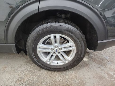 Used 2023 Ford Explorer XLT w/ Equipment Group 202A AWD/4WD image 38