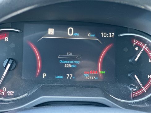 Used 2025 Toyota RAV4 XLE AWD/4WD image 24