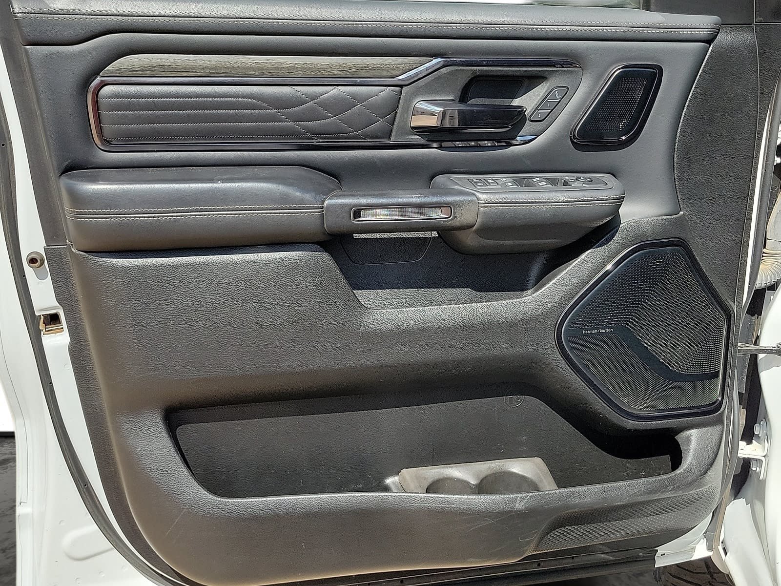 Used 2025 RAM 1500 Limited AWD/4WD image 11