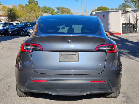 Used 2021 Tesla Model Y Long Range image 5