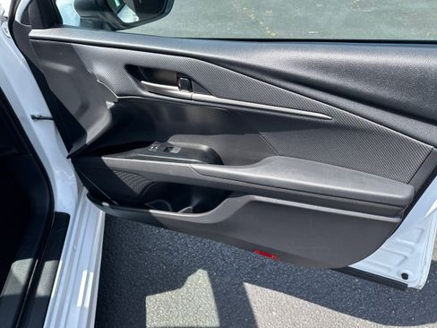 Used 2025 Toyota Camry SE FWD image 21