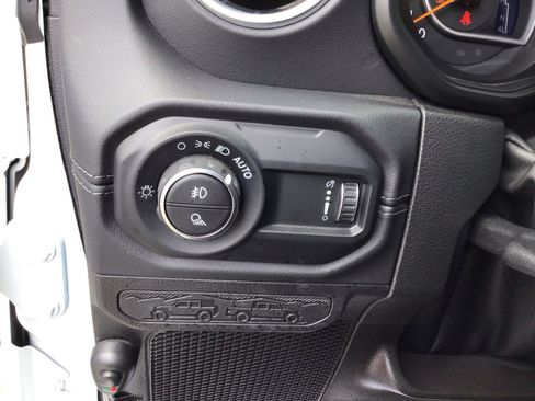 Used 2024 Jeep Gladiator Mojave AWD/4WD image 25