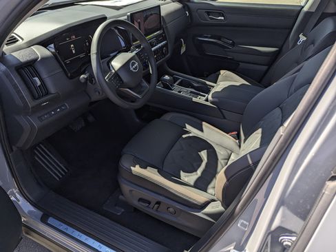 New 2026 Nissan Pathfinder Platinum image 9