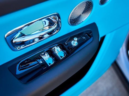 Used 2025 Rolls-Royce Cullinan image 35