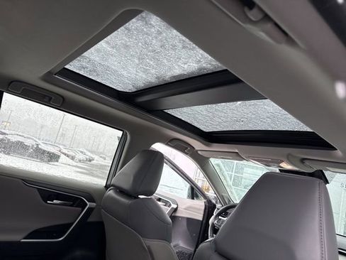 Used 2022 Toyota RAV4 Limited image 33