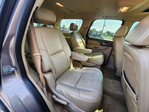 Used 2007 GMC Yukon SLT w/ SLT Preferred Equipment Group AWD/4WD image 17