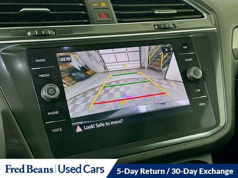 Used 2022 Volkswagen Tiguan SE w/ Panoramic Sunroof Package image 14