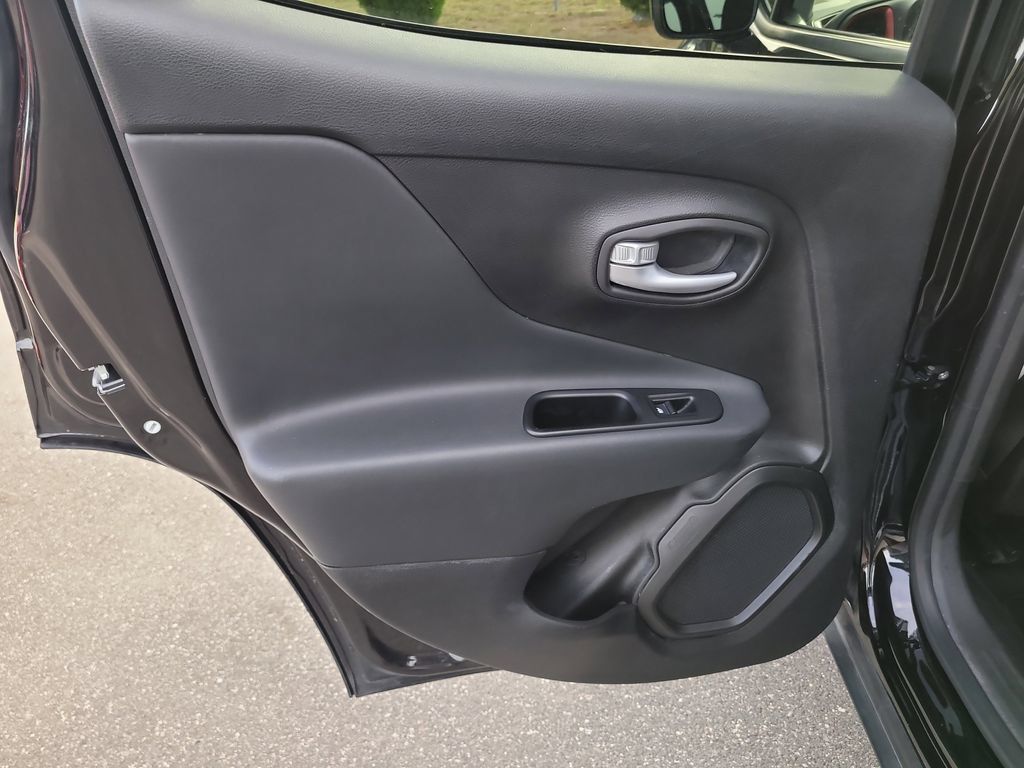 Certified 2023 Jeep Renegade Trailhawk AWD/4WD image 17