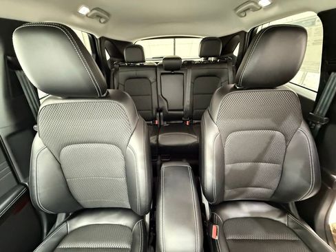 New 2025 Ford Escape SE image 27
