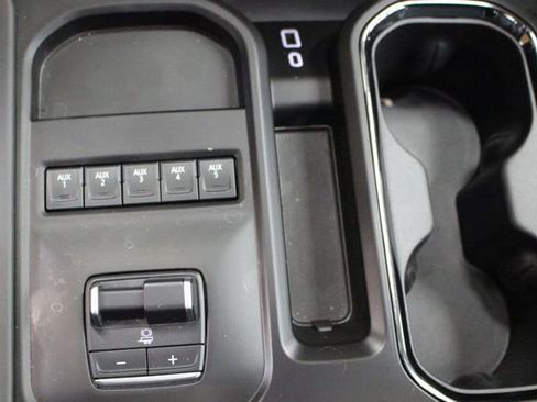 Used 2025 GMC Sierra 2500 AT4X AWD/4WD image 31