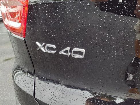 New 2025 Volvo XC40 B5 Plus w/ Climate Package image 5
