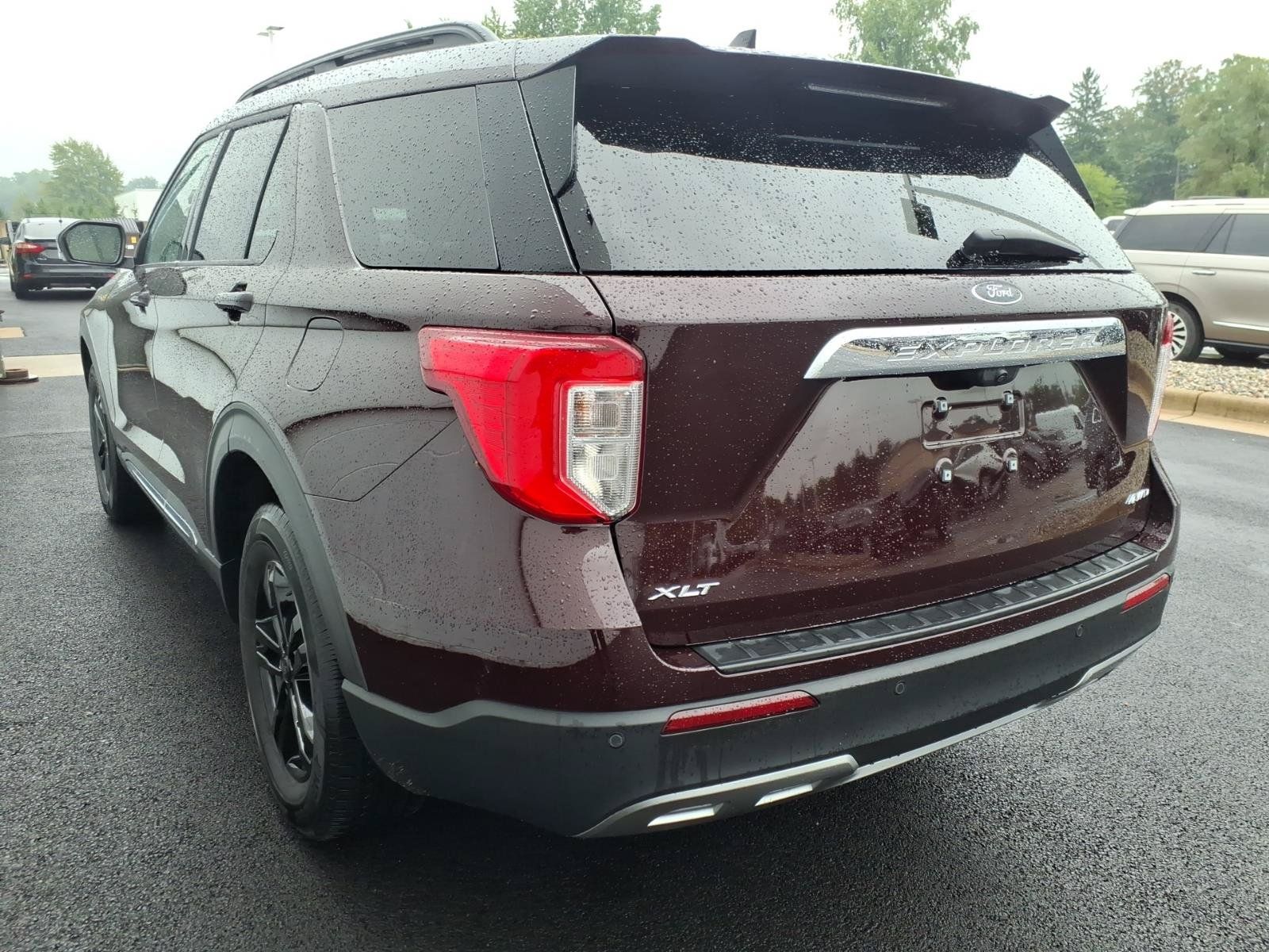 Used 2023 Ford Explorer XLT w/ Equipment Group 202A AWD/4WD image 4