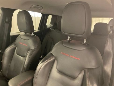 Used 2023 Jeep Renegade Trailhawk w/ Trailhawk Elite Group AWD/4WD image 14