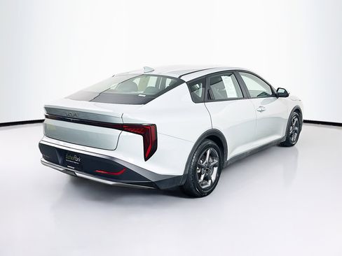 Used 2025 Kia K4 LXS image 9