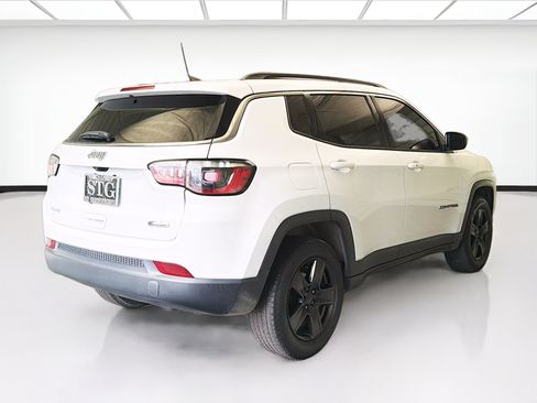 Used 2022 Jeep Compass Latitude w/ Sun and Sound Group AWD/4WD image 4