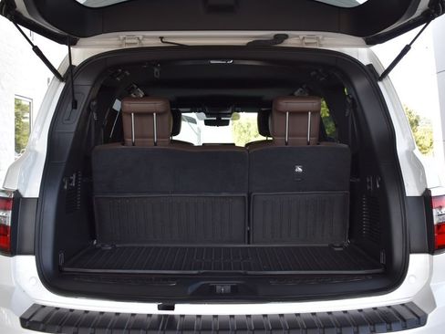 Used 2023 Nissan Armada Platinum w/ Captain's Chairs Package RWD image 12