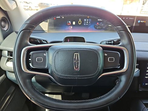 Used 2025 Lincoln Navigator Reserve AWD/4WD image 19