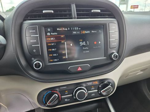 Used 2025 Kia Soul LX w/ LX Technology Package FWD image 23
