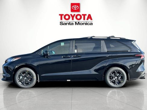 New 2026 Toyota Sienna XLE Woodland Edition AWD/4WD image 8