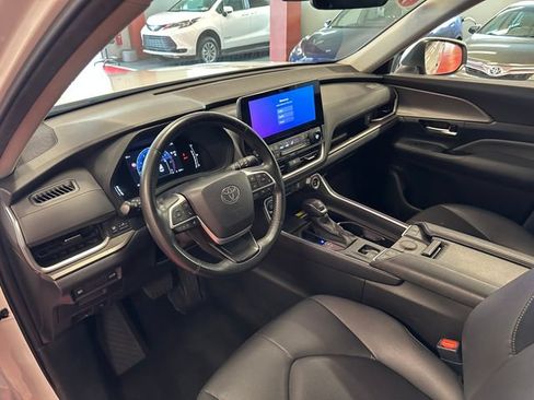 Certified 2024 Toyota Grand Highlander AWD image 11