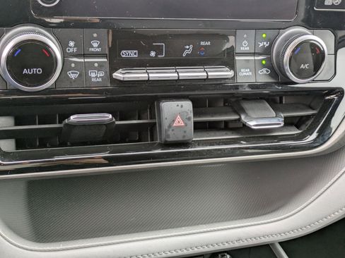 Used 2023 Toyota Highlander LE image 24