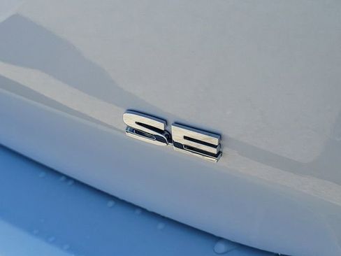 New 2026 Mitsubishi Outlander SE image 9