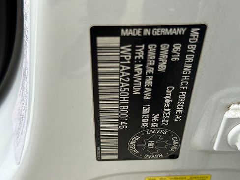 Used 2017 Porsche Macan image 25