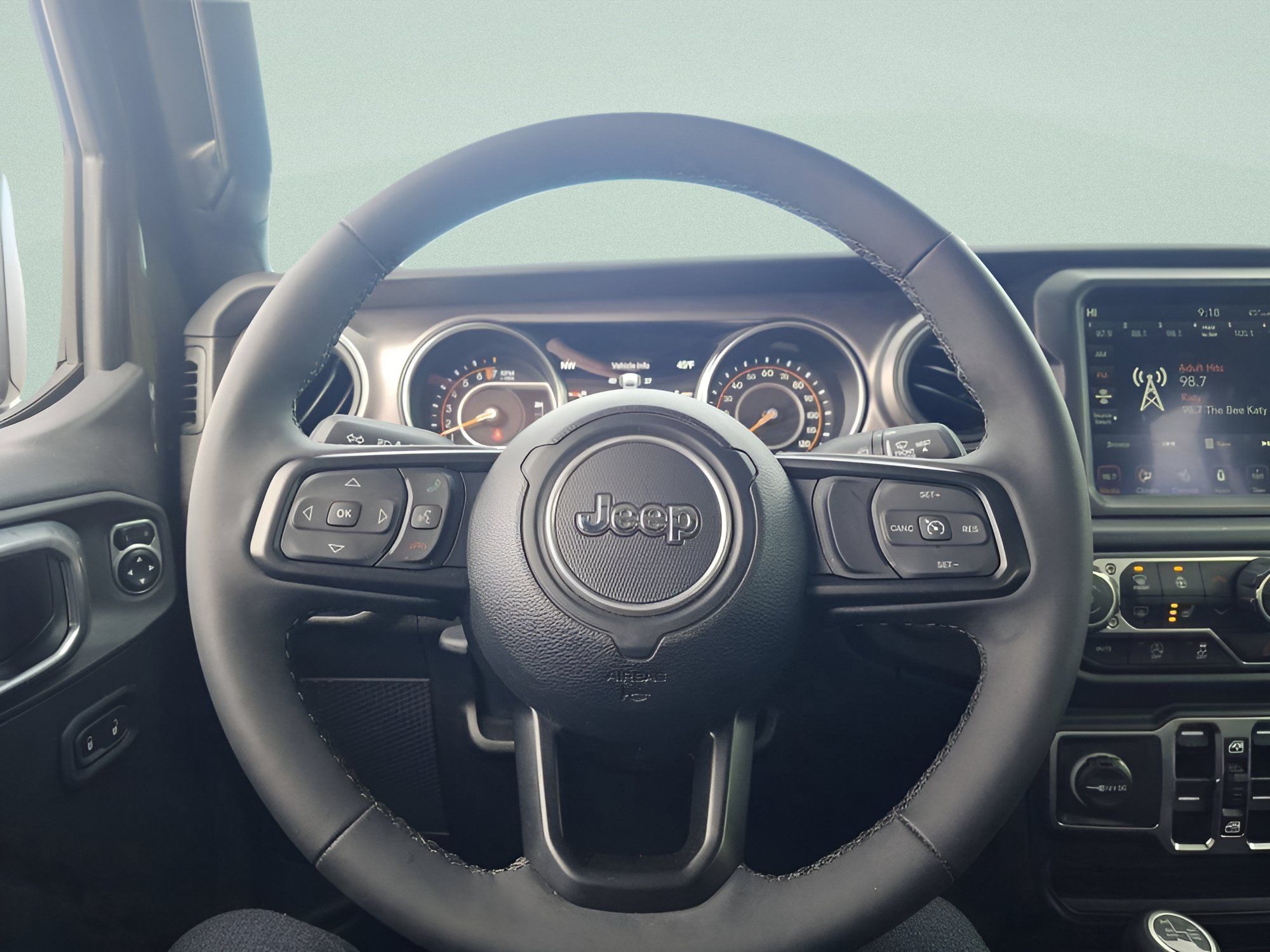 Used 2023 Jeep Gladiator Sport AWD/4WD image 29