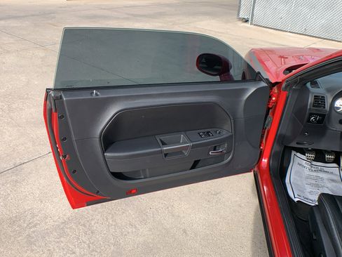 Used 2013 Dodge Challenger R/T image 9