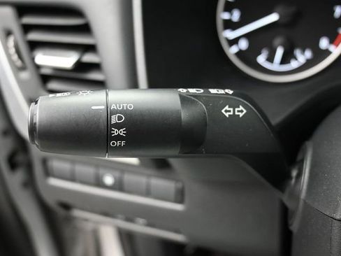 Used 2024 Nissan Rogue SV image 30