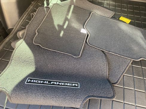 Used 2022 Toyota Highlander Platinum image 15