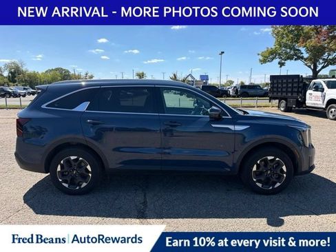 Used 2025 Kia Sorento S w/ Panoramic Sunroof Package AWD/4WD image 8