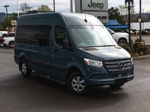 Used 2019 Mercedes-Benz Sprinter 2500 image 2