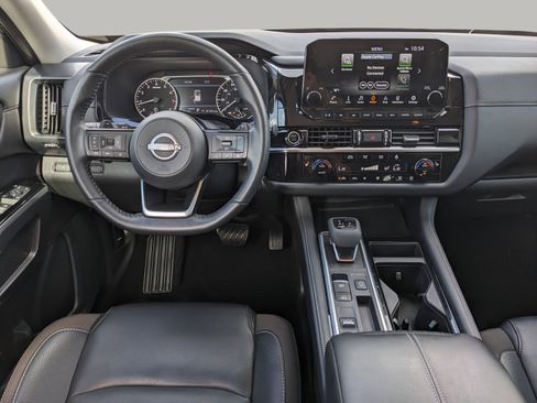 Used 2024 Nissan Pathfinder SL w/ Black Appearance Package FWD image 19