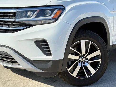 Used 2023 Volkswagen Atlas SE image 2