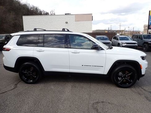 Used 2023 Jeep Grand Cherokee L Limited w/ Black Appearance Package image 8