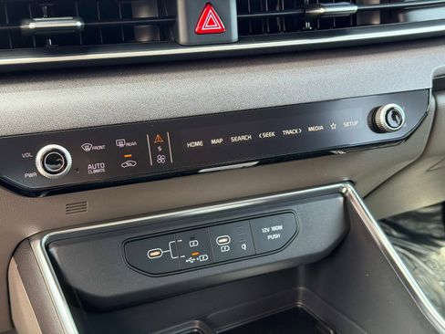 New 2026 Kia Carnival EX image 24