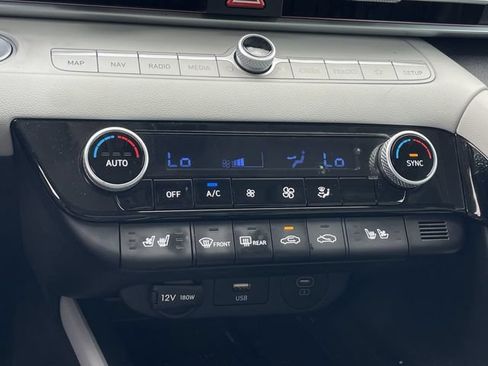 Used 2025 Hyundai Elantra Limited FWD image 19