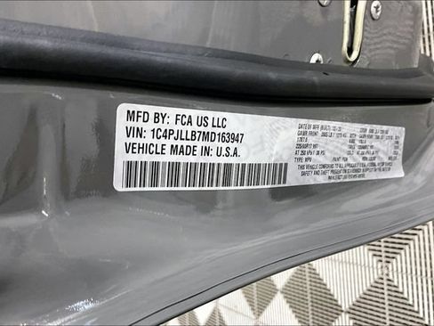 Used 2021 Jeep Cherokee Latitude Plus FWD image 18