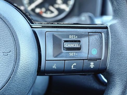 Certified 2023 Nissan Rogue SV image 18