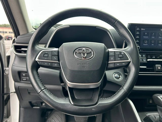 Used 2022 Toyota Highlander XLE AWD/4WD image 58