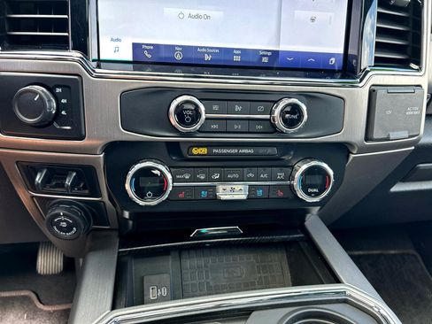 Used 2022 Ford F450 Platinum w/ FX4 Off-Road Package image 17