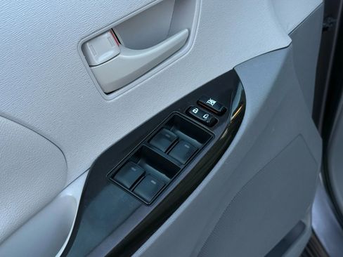 Used 2011 Toyota Sienna LE image 17