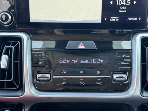 Certified 2022 Kia Sorento S FWD image 17