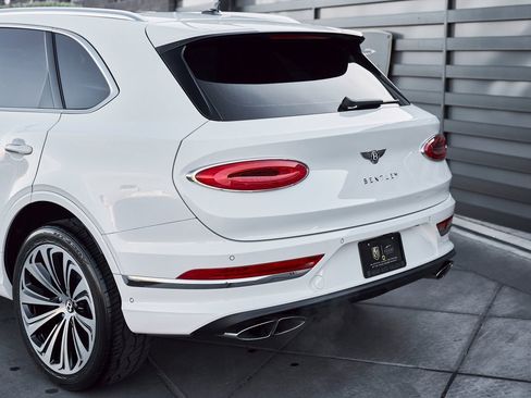 Used 2022 Bentley Bentayga image 9