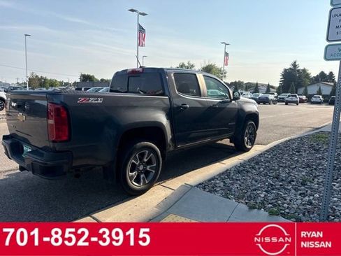 Used 2017 Chevrolet Colorado Z71 AWD/4WD image 2