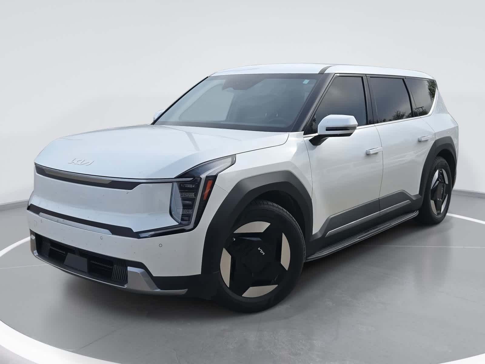 Used 2024 Kia EV9 Light Long Range RWD image 1